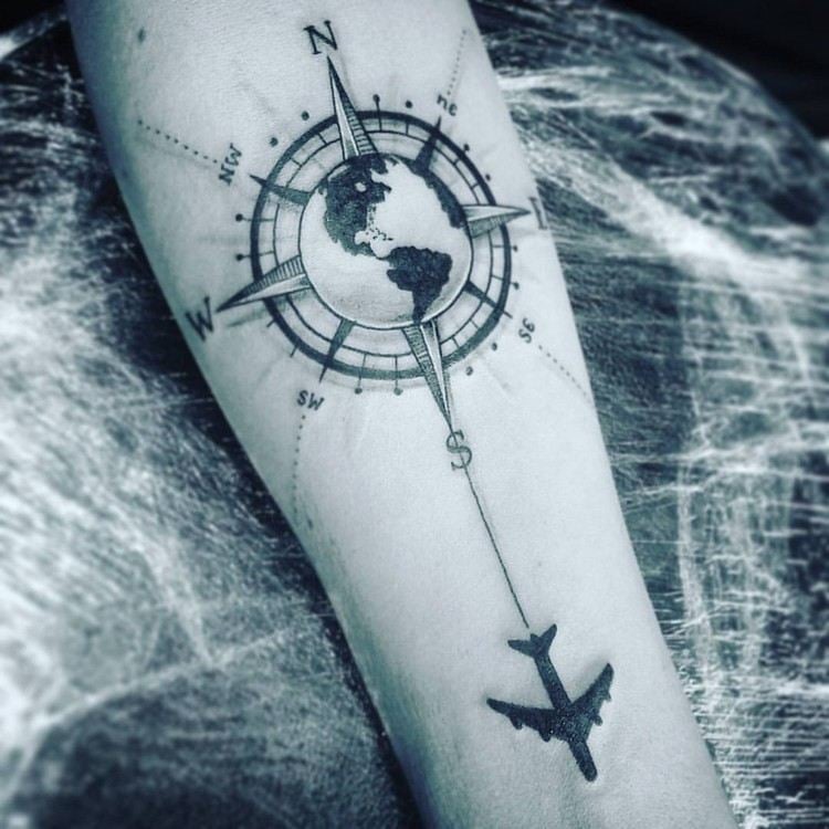 kompass-tattoo-erdkugel-flugzeug
