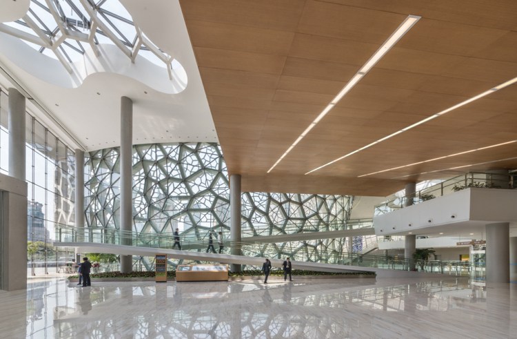 meisterwerk-moderne-architektur-museum-atrium-fassade-verglasung