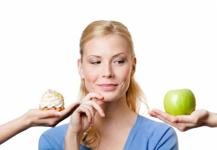 Motivation zum Abnehmen verloren-essen-süßigkeiten-cupcake-obst-apfel-durchhalten