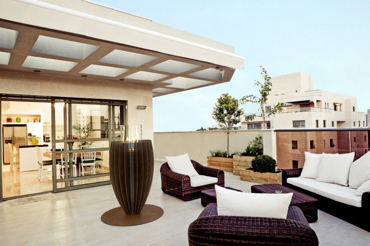 offenes-feuer-modern-feuerstelle-design-freistehend-terrasse-outdoor