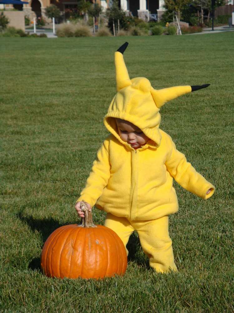Pokemon Kostüm faschingskostüm-baby-halloween-verkleidung-pikachu-kürbis