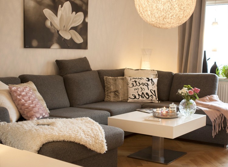 der romantische stil wohnzimmer-modern-graues-sofa-weiss-rosa