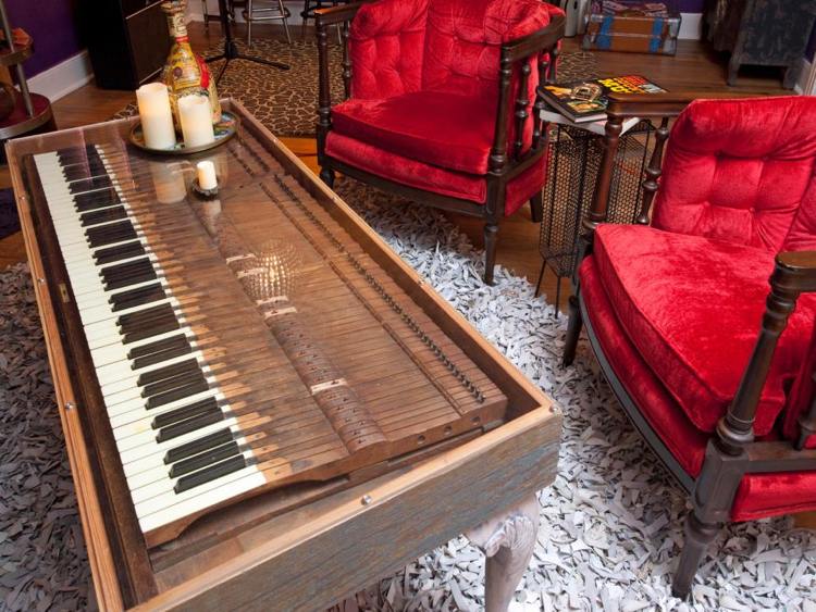 Schönes aus Flohmarktfunden -ideen-klaviertastatur-couchstisch-glasplatte