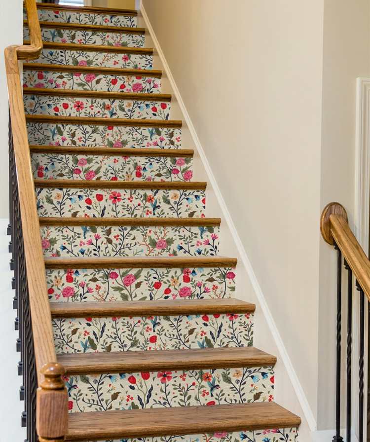 selbstklebende-tapete-blumen-treppe-stufen-holz-design