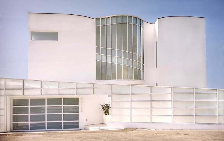 strandhaus-moderne-architektur-glasfassade-weiss-malibu-kalifornien