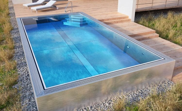 Swimmingpool im eigenen Garten bauen über-erde-wasserüberlauf