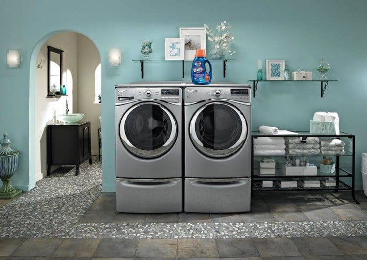 trockner-waschmaschine-badezimmer-wäscherei-modern-wandfarbe-türkis
