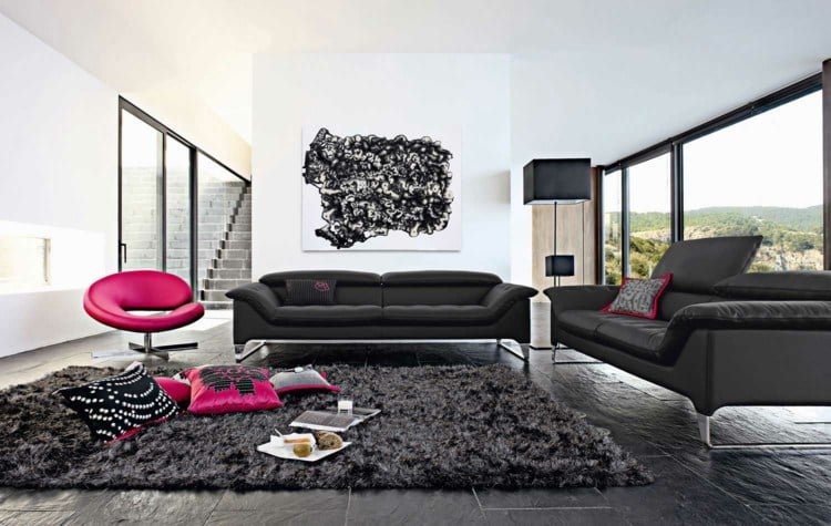 wohnzimmer ideen für schwarzes sofa teppich-hochflor-pink-akzete