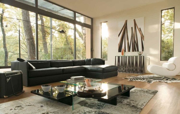 wohnzimmer-ideen-schwarzes-sofa-naturtoene-beige-olive-weiss-sessel