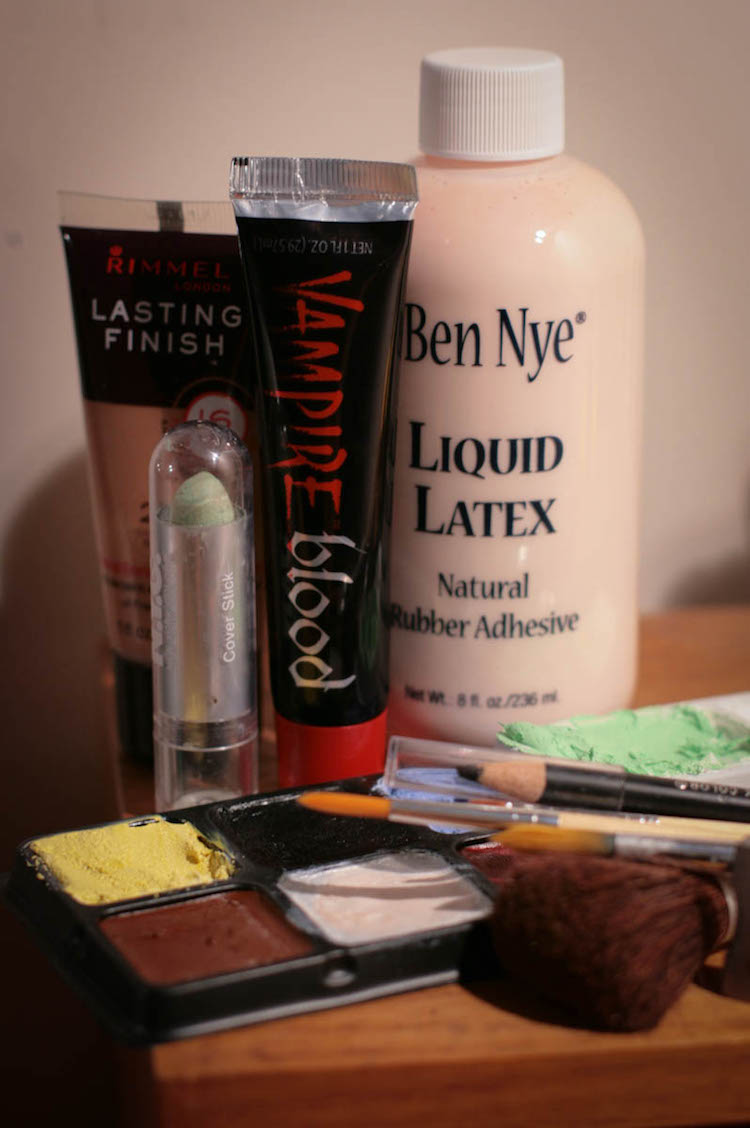 zombie-schminken-materialien-hilfsmittel-makeup-fluessiger-latex