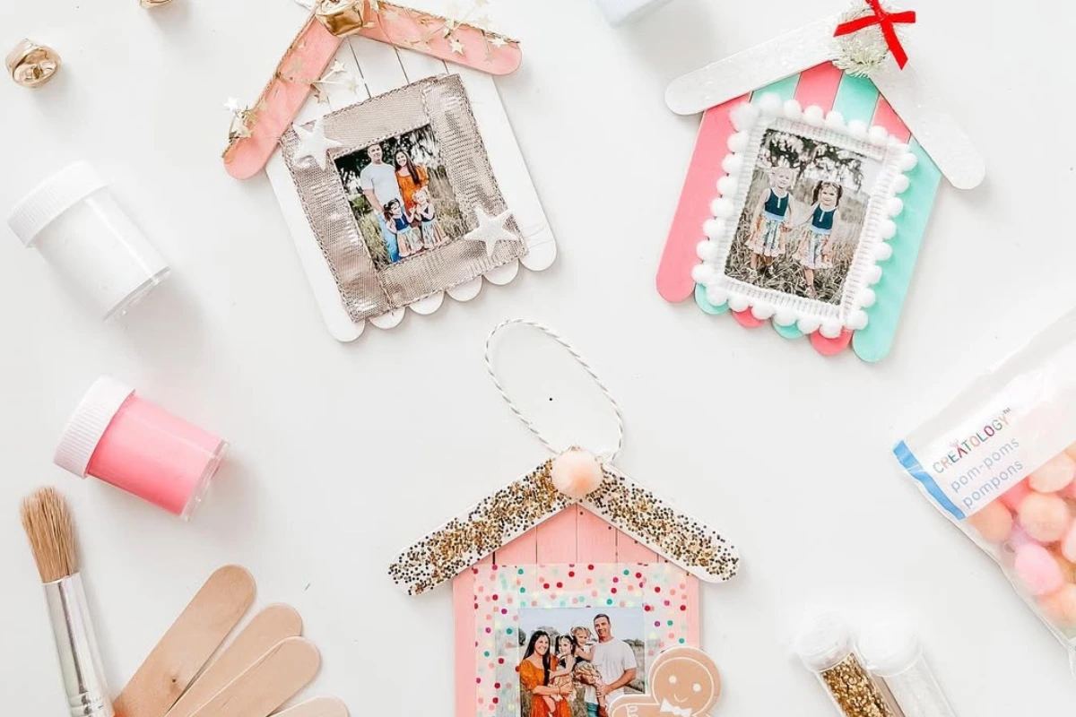 basteln für weihnachten mit eisstielen häuschen bilderrahmen