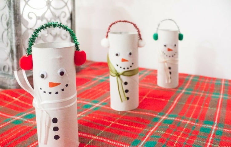 basteln-klorollen-weihnachten-witzig-schneemaenner-dekorieren-wackelaugen