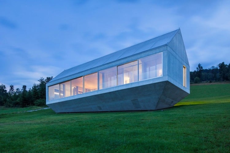 beton-design-innen-betonhaus-panoramafenster-aussicht-natur