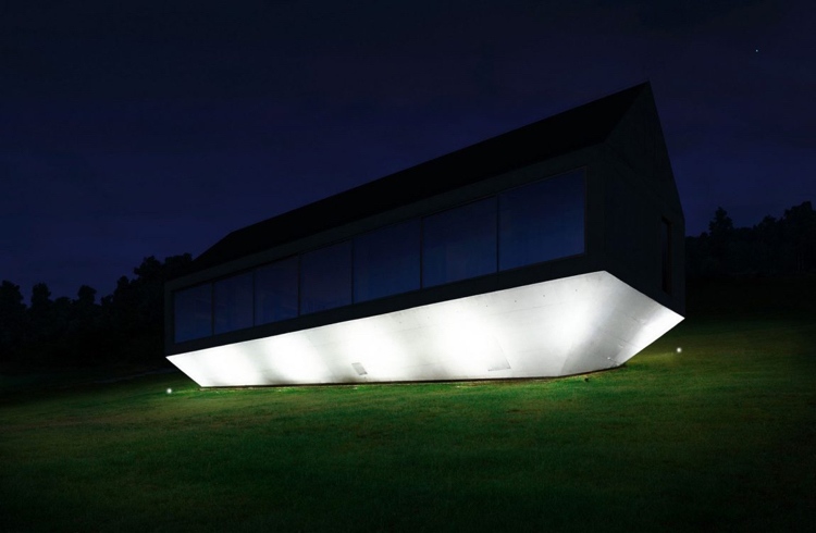 beton-design-innen-betonhaus-unten-beleuchtung-nacht