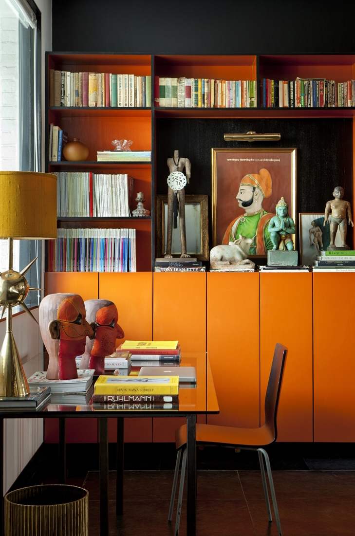 der-herbst-indian-summer-orange-schrankfronten-bibliothekenwand-bu%cc%88cherregale