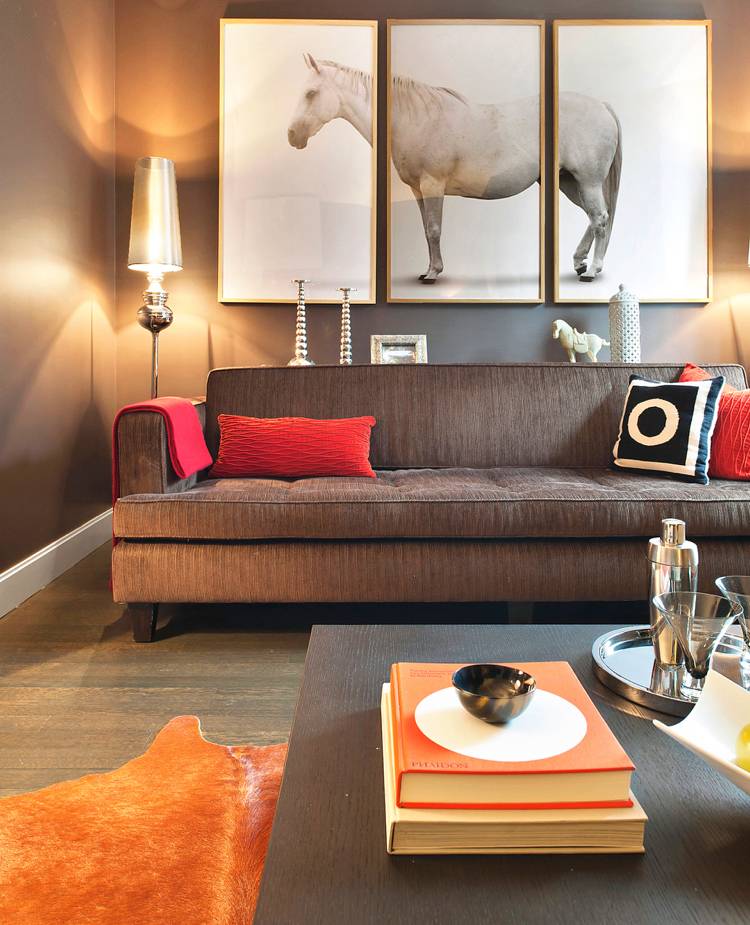 Der Herbst -indian-summer-wohnzimmer-couch-braun-polster-orange