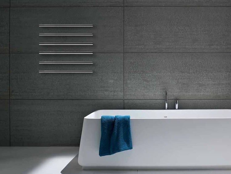 design-heizkorper-m-tube-badewanne-minimalistisch-grau-wandfliesen