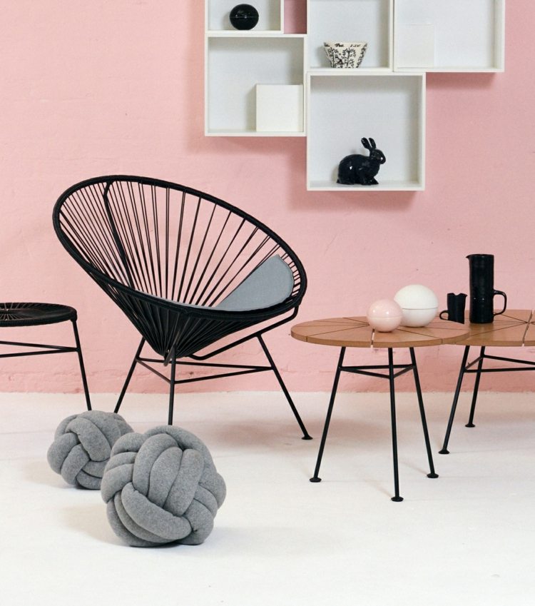 designer stuhl rosa-wand-ok-design-beistelltische-metall-beine-schwarz