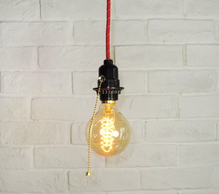 gluehbirne-lampe-vintage-kette-einschalten-edison-rot-kabel-textil