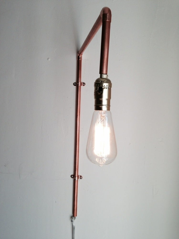 gluehbirne-lampe-vintagemessing-rohr-staender-wandleuchte