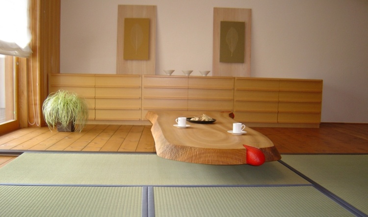 japanische deko tatami-baumstamm-tisch-hell-holz-einrichtung