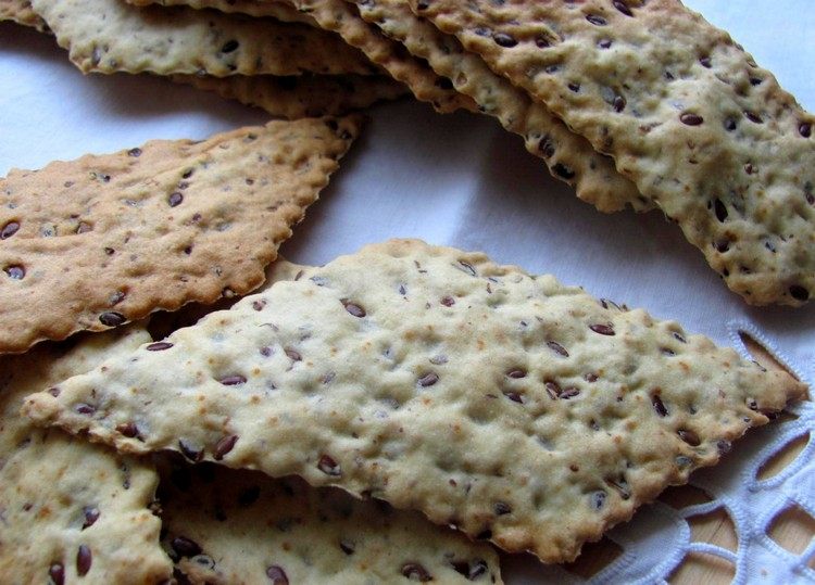 leinsamen-abnehmen-rezept-crackers-lecker-gesund-wenig-kalorien-snack-zwischendurch