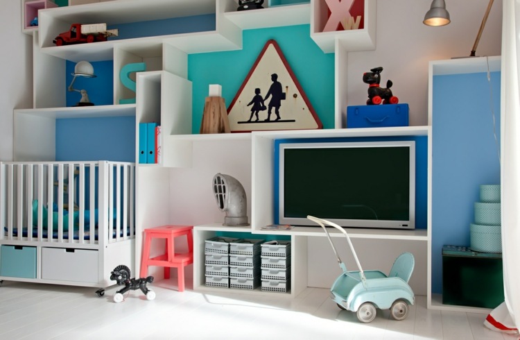 moderne-schrankwand-regalsystem-babyzimmer-blau-nuancen-wandgestaltung