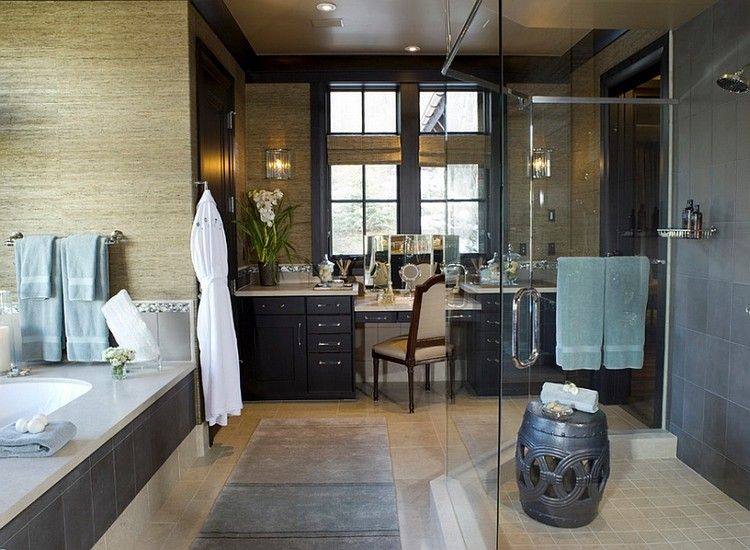orientalische-deko-badezimmer-chinesicher-gartenstuhl-schwarz-dusche-glastrennwand