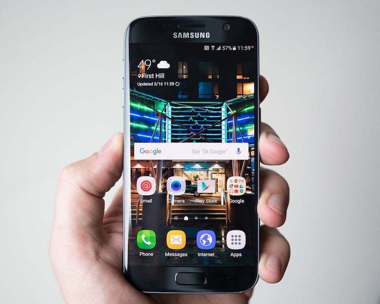 iPhone 7 und Samsung Galaxy S7 -schwarz-display-optik-halt-funktionen