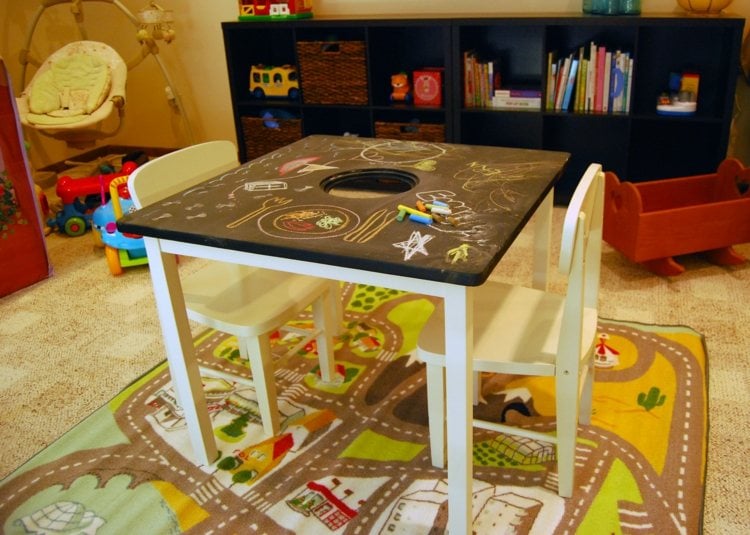spieltisch-selber-bauen-tafelfarbe-tischplatte-kreide-malen