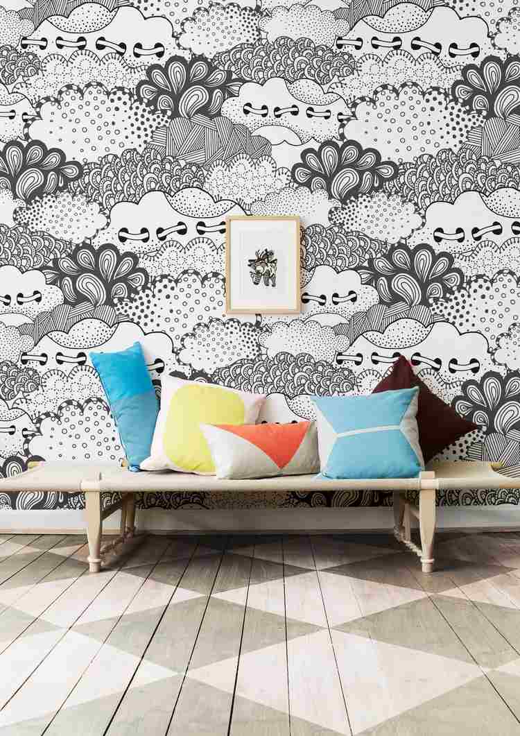 Tapete mit Muster wanddesign-ideen-schwarz-weiß-sofa-sofakissen-wandbild