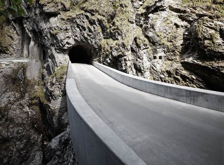 tunnel-alpen-oesterreich-schaufelschluchtbruecke-strasse-beton-bau-felsen