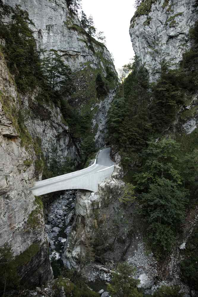 tunnel-alpen-österreich-schaufelschluchtbrücke-abgrund-gebirge-felsen