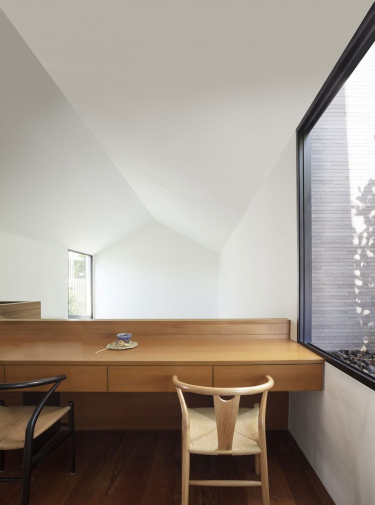 urban-zen-wohnen-arbeitszimmer-schreibtisch-holz-minimalistisch