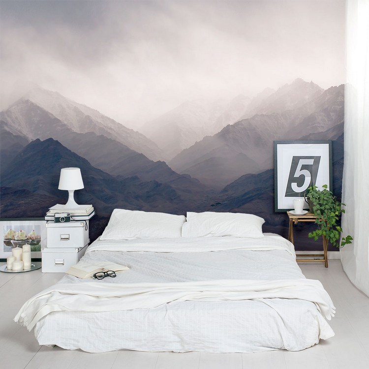 wandgestaltung-tapete-berge-nebel-fototapete-schlafzimmer-alternative-streichen