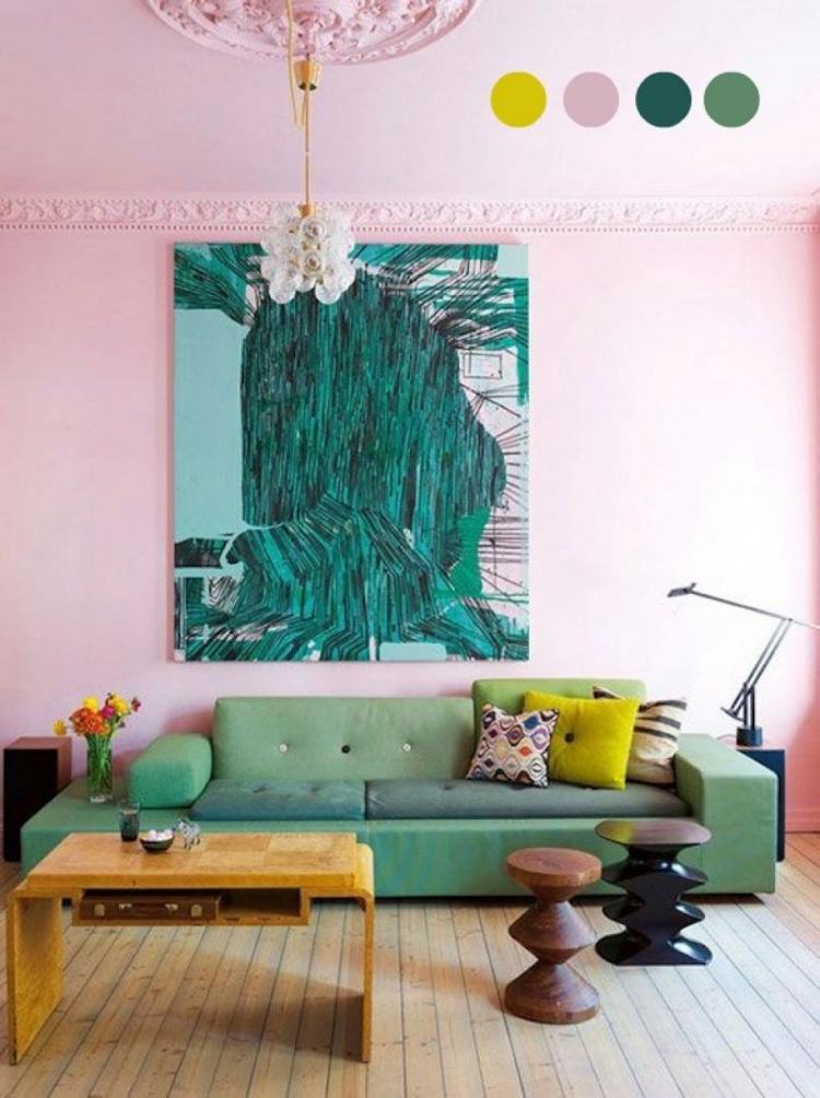 welche-farben-passen-zusammen-grün-couch-rosa-polster