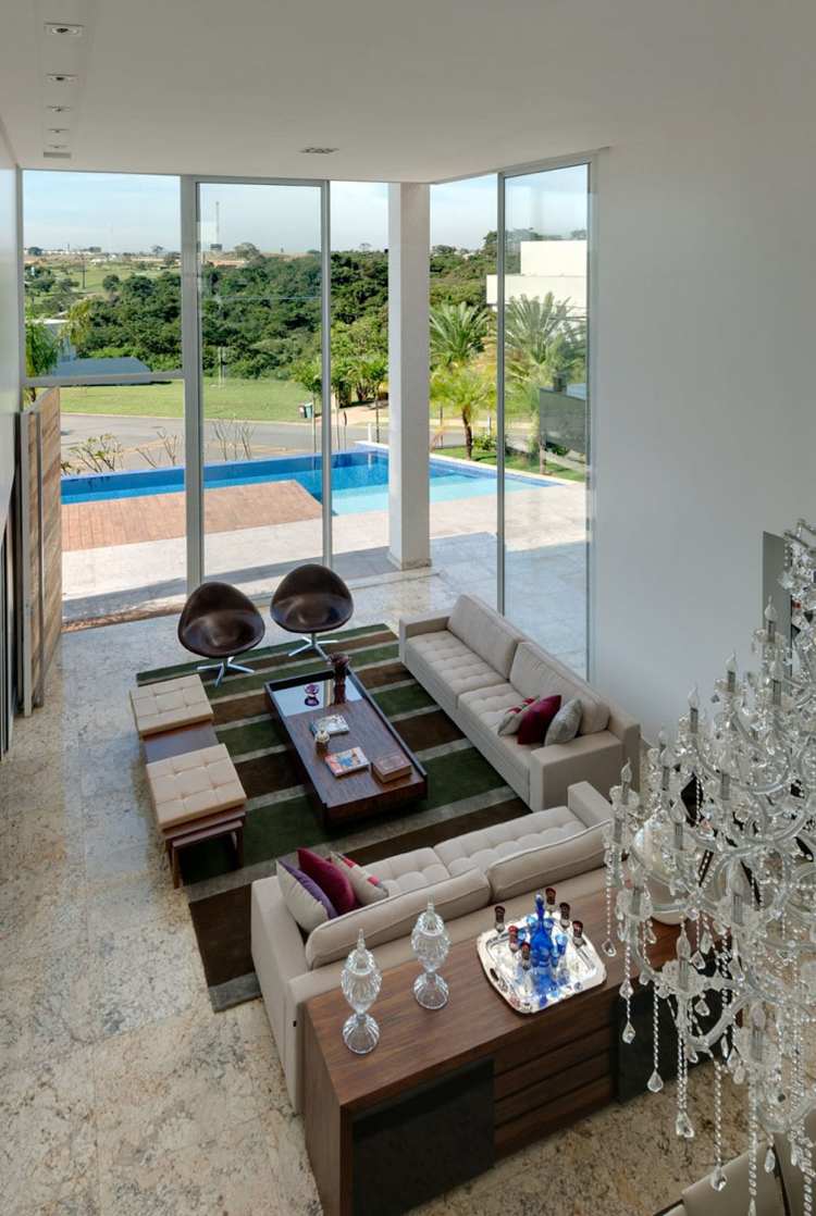 wohnideen-wohnzimmer-oben-pastellfarben-beige-panoramafenster-pool