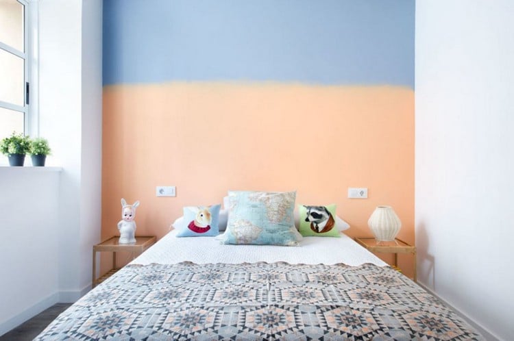 Zweifarbige Wandgestaltung farbe-interieur-schlafzimmer-orange-blau-wand