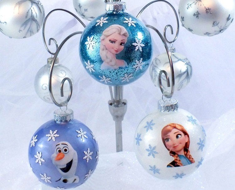 baumschmuck-basteln-weihnachten-eiskönigin-weihnachtskugeln-blau-silbern