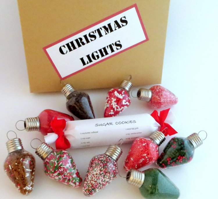 baumschmuck-weihnachten-glühbirnen-streusel-geschenk-backmischung-deko