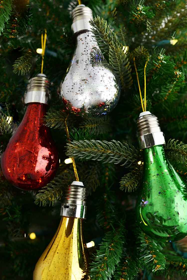 baumschmuck zu weihnachten glühbirnen-glas-inspirationen-bunt-metallic-design