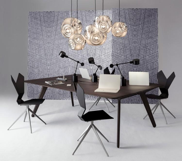 Designer Büromöbel modern-holz-schreibtisch-stühle-tischleuchten-schwarz