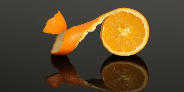 fliesen reinigen orangenschale-orange-frucht-säurehaltig
