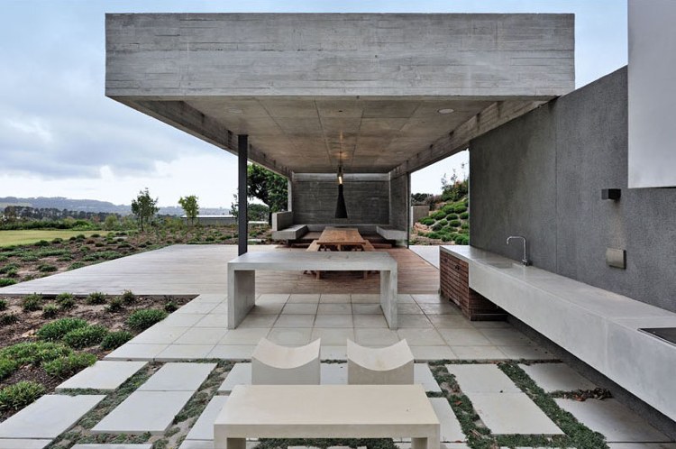 Gartenpavillon aus Beton -outdoor-küche-gemauert-modern-betonfliesen