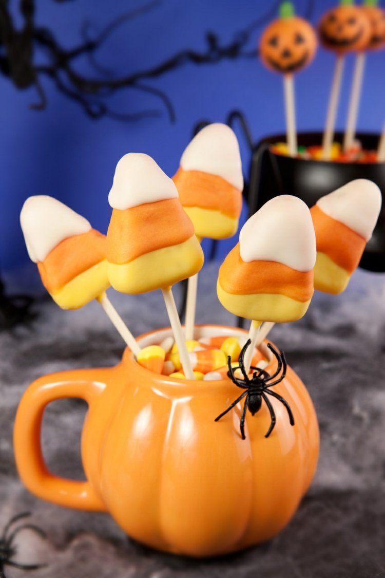 halloween-cake-pops-bonbons-glasieren-weiß-orange-gelb-deko