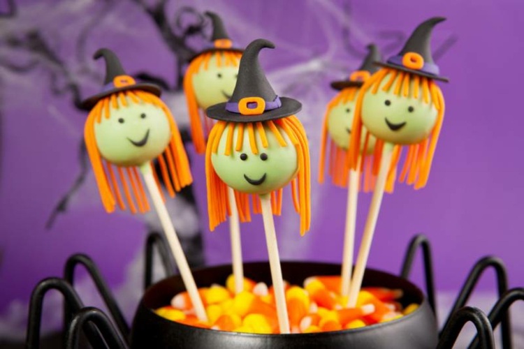 halloween-cake-pops-hexe-haare-orange-lakritze-hut-basteln
