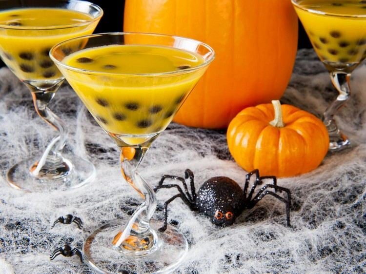 Halloween Getränke cocktails-rezepte-party-deko-spinnen-kürbisse-spinnennetz