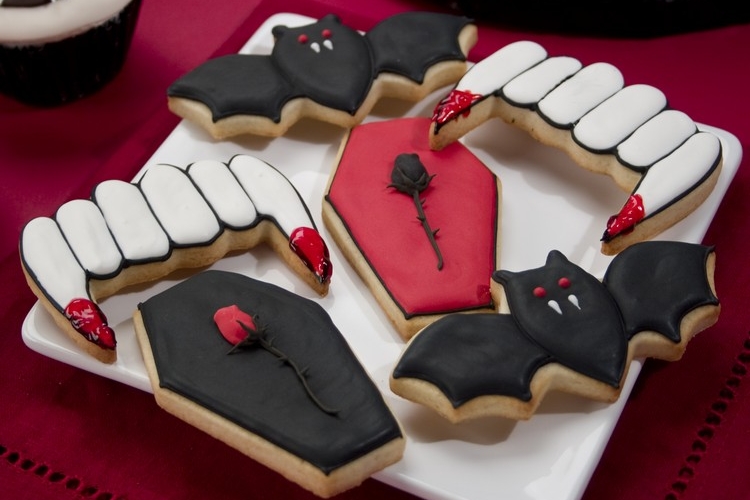 Gruselige Halloween Kekse für die Party zubereiten - 13 schaurige Ideen