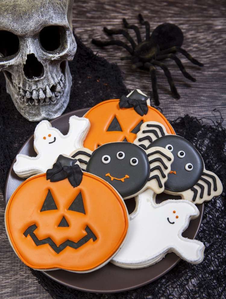 halloween-kekse-kürbis-spinnen-gespenster-backen