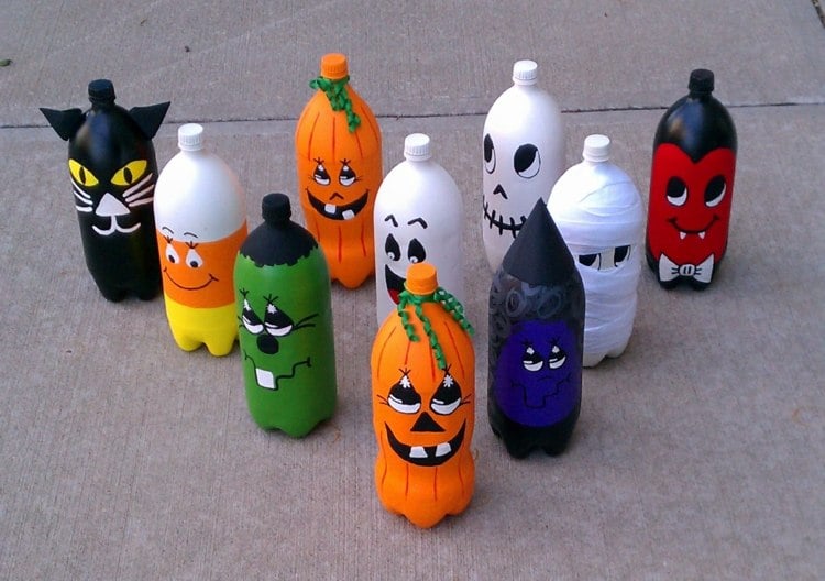 halloween spiele plastikflaschen-bemalt-bunt-bowling